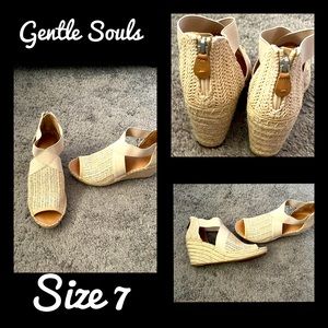 Gentle Soul by Kenneth Cole Wedges NWOT Size 7